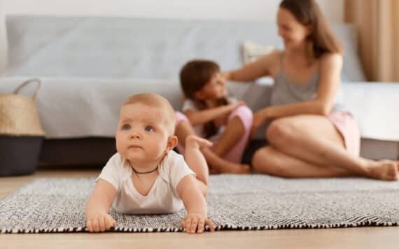 5 съвета, които ще улеснят избора на първите бебешки дрешки